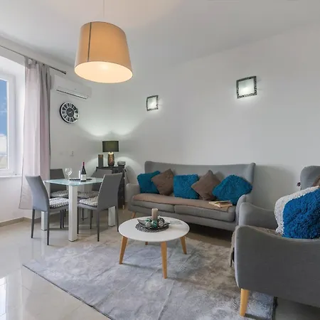 Standard One Bedroom With Sea View Póla